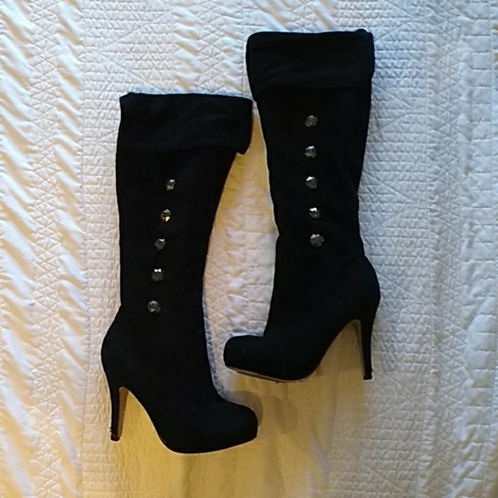 Classy Black Heeled Boots